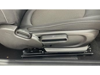 MINI Hatchback 1.5 Cooper Classic 3dr Auto [Comfort/Nav Pack] Petrol Hatchback