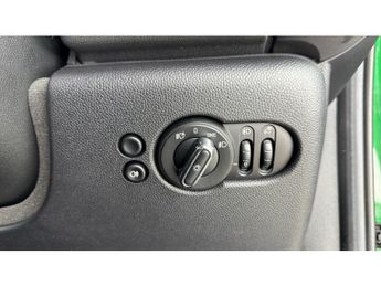 MINI Hatchback 2.0 Cooper S Classic 5dr Auto [Nav Pack] Petrol Hatchback