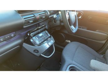 Hyundai INSTER 85kW 02 49kWh 5dr Auto Electric Hatchback