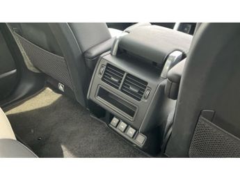 Land Rover Discovery 3.0 D300 Dynamic SE 5dr Auto Diesel Station Wagon
