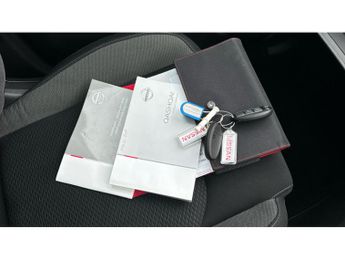 Nissan Qashqai 1.3 DiG-T 160 [157] N-Connecta 5dr DCT Glass Roof Petrol Hatchba