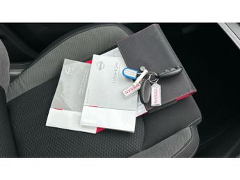 Nissan Qashqai 1.3 DiG-T 160 [157] N-Connecta 5dr DCT Glass Roof Petrol Hatchba