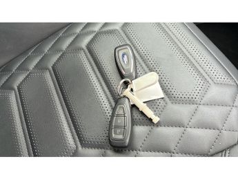 Ford Puma 1.0 EcoBoost Hybr mHEV 155 ST-Line Vignale 5dr DCT Petrol Hatchb