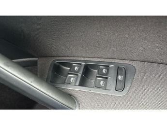 Volkswagen Golf 99kW e-Golf 35kWh 5dr Auto Electric Hatchback