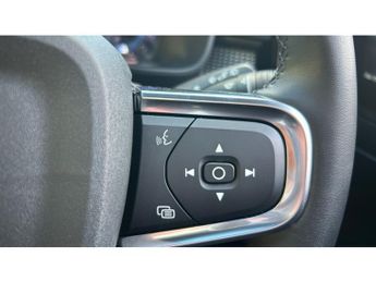 Volvo XC40 2.0 B3P Ultimate Dark 5dr Auto Petrol Estate