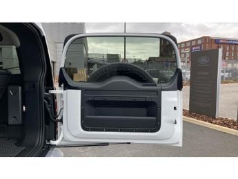 Land Rover Defender 3.0 D200 SE 90 3dr Auto Diesel Estate