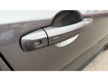 Nissan Juke 1.0 DiG-T N-Connecta 5dr DCT Petrol Hatchback