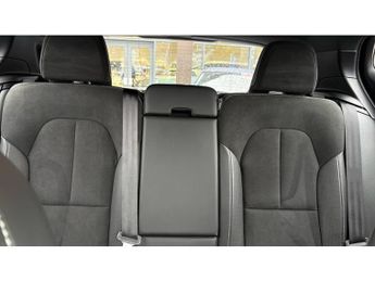 Volvo XC40 2.0 T4 R DESIGN 5dr AWD Geartronic Petrol Estate
