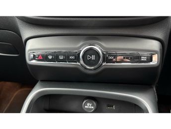 Volvo XC40 2.0 T4 R DESIGN 5dr AWD Geartronic Petrol Estate