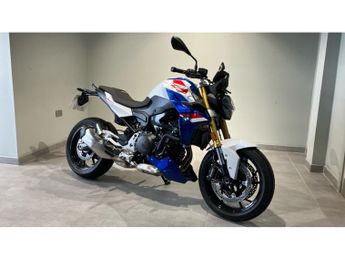  BMW F900 R