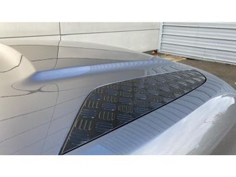 Land Rover Defender 3.0 D250 X-Dynamic S 90 3dr Auto Diesel Estate