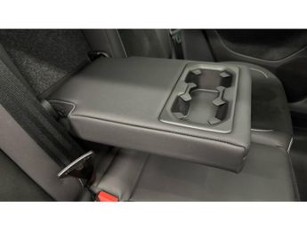 Volvo XC40 2.0 B4P Ultimate Dark 5dr Auto Petrol Estate