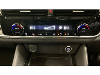 Nissan Qashqai 1.3 DiG-T MH 158 N-Connecta 5dr Xtronic Petrol Hatchback