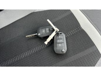 Vauxhall Mokka 100kW Design 50kWh 5dr Auto Electric Hatchback