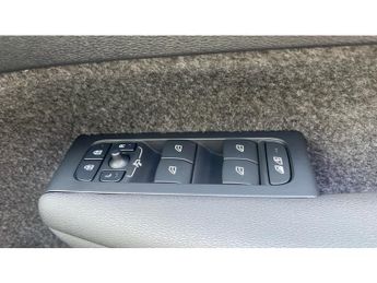 Volvo XC40 2.0 B4P Plus Dark 5dr Auto Petrol Estate