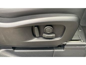 Land Rover Defender 3.0 D250 X-Dynamic SE 90 3dr Auto Diesel Estate