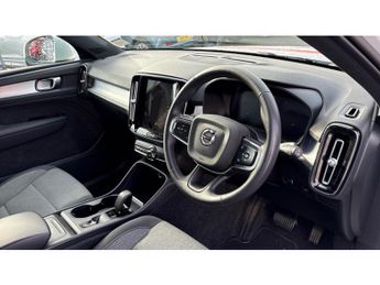 Volvo XC40 2.0 B4P Momentum 5dr Auto [7 speed] Petrol Estate