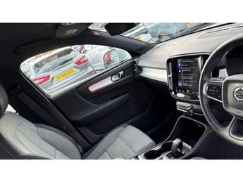 Volvo XC40 2.0 B4P Momentum 5dr Auto [7 speed] Petrol Estate