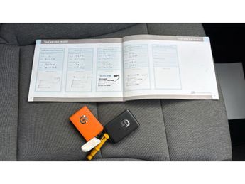 Volvo XC40 2.0 B4P Momentum 5dr Auto [7 speed] Petrol Estate