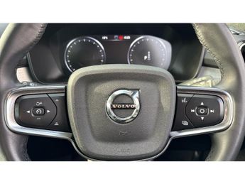 Volvo XC40 2.0 B4P Momentum 5dr Auto [7 speed] Petrol Estate