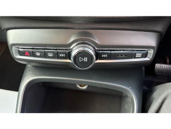 Volvo XC40 2.0 B4P Momentum 5dr Auto [7 speed] Petrol Estate