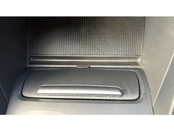 Volvo XC40 2.0 B4P Momentum 5dr Auto [7 speed] Petrol Estate