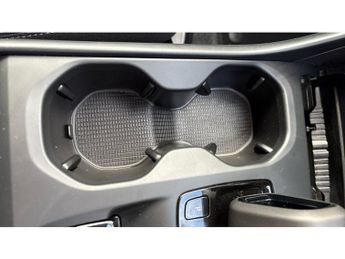 Volvo XC40 2.0 B4P Momentum 5dr Auto [7 speed] Petrol Estate