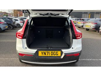 Volvo XC40 2.0 B4P Momentum 5dr Auto [7 speed] Petrol Estate
