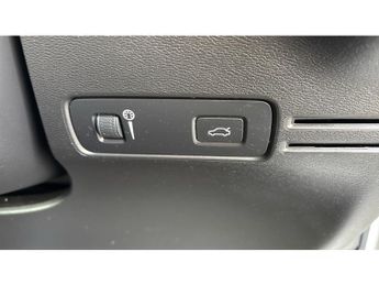 Volvo XC40 2.0 B4P Momentum 5dr Auto [7 speed] Petrol Estate