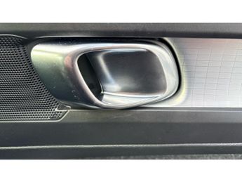 Volvo XC40 2.0 B4P Momentum 5dr Auto [7 speed] Petrol Estate