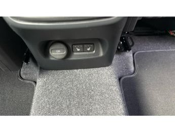 Volvo XC40 2.0 B4P Momentum 5dr Auto [7 speed] Petrol Estate