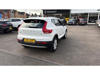 Volvo XC40 2.0 B4P Momentum 5dr Auto [7 speed] Petrol Estate