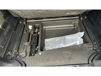 Land Rover Defender 3.0 D250 X-Dynamic SE 110 5dr Auto Diesel Estate