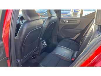Volvo XC40 2.0 T4 Momentum 5dr AWD Geartronic Petrol Estate