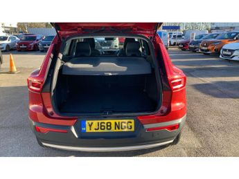 Volvo XC40 2.0 T4 Momentum 5dr AWD Geartronic Petrol Estate