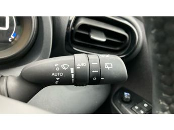 Toyota Yaris 1.5 Hybrid Design 5dr CVT Hybrid Hatchback
