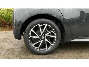 Toyota Yaris 1.5 Hybrid Design 5dr CVT Hybrid Hatchback