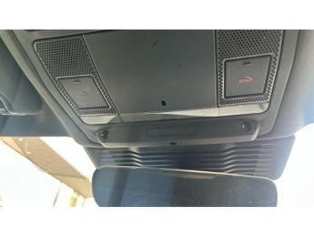 Land Rover Discovery Diesel 3.0 D300 R-Dynamic HSE Commercial Auto