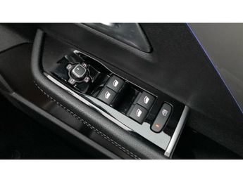 Vauxhall Astra 115kW Ultimate 54kWh 5dr Auto Electric Hatchback