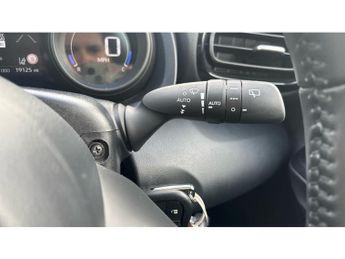 Toyota Yaris 1.5 Hybrid Design 5dr CVT Hybrid Hatchback