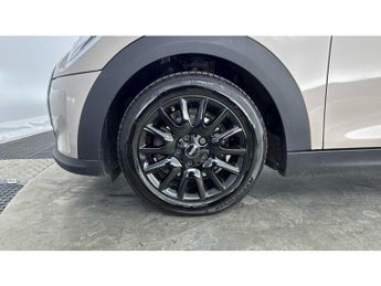 MINI Hatchback 1.5 Cooper Classic 5dr Auto [Nav Pack] Petrol Hatchback