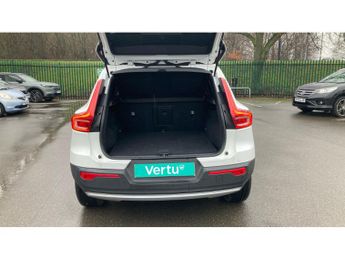 Volvo XC40 2.0 T4 Momentum Pro 5dr AWD Geartronic Petrol Estate