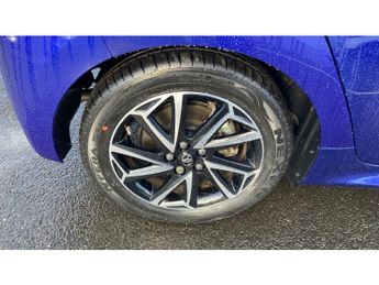 Toyota Yaris 1.5 Hybrid Design 5dr CVT Hybrid Hatchback