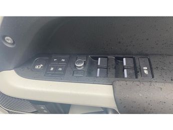 Land Rover Defender 2.0 P300 SE 110 5dr Auto Petrol Estate