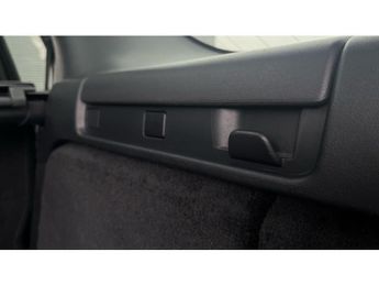 Land Rover Discovery 3.0 D300 R-Dynamic HSE 5dr Auto Diesel Station Wagon