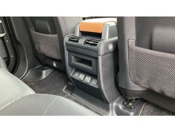 Land Rover Defender 3.0 D300 X-Dynamic HSE 110 5dr Auto Diesel Estate