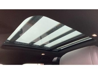 Land Rover Defender 3.0 D300 X-Dynamic HSE 110 5dr Auto Diesel Estate