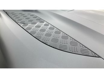 Land Rover Defender 3.0 D300 X-Dynamic HSE 110 5dr Auto Diesel Estate