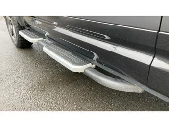 Land Rover Defender 3.0 D300 X-Dynamic HSE 110 5dr Auto Diesel Estate