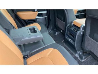 Land Rover Defender 3.0 D300 X-Dynamic HSE 110 5dr Auto Diesel Estate